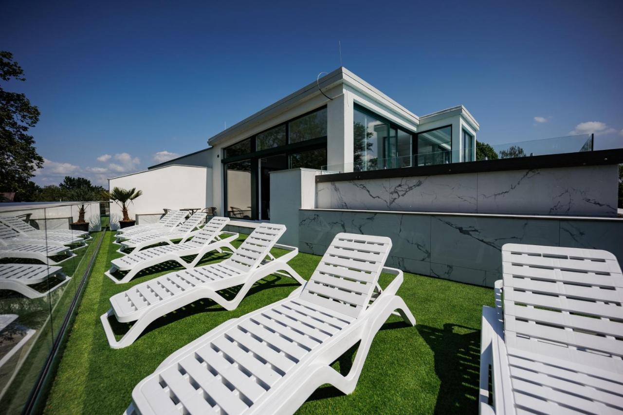 Villa Bauhaus Wellness Apartman 102 Siofok Exterior photo